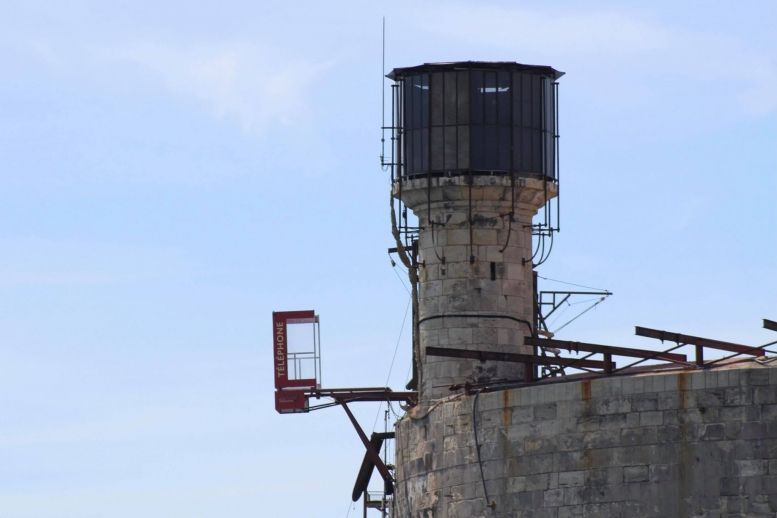 Nouvelle cabine téléphonique près de la vigie