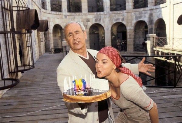 Patrice Laffont et Cendrine Dominguez soufflant les bougies de la 10ème saison de Fort Boyard