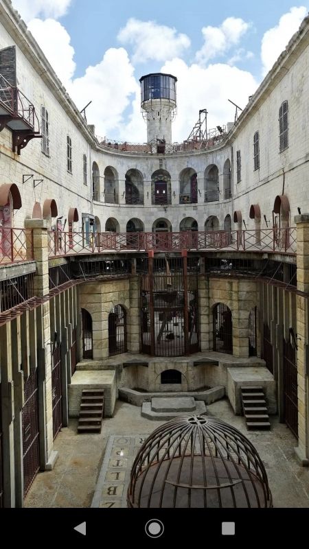La salle du trésor et dans son prolongement, la vigie.