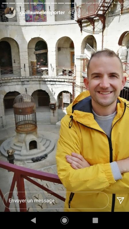 Un journaliste venu dans le cadre de la journée presse.