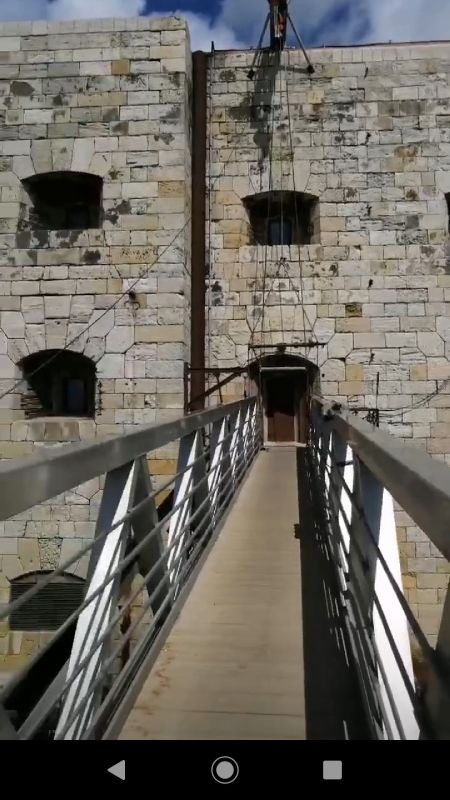 Accès au fort depuis le premier étage.