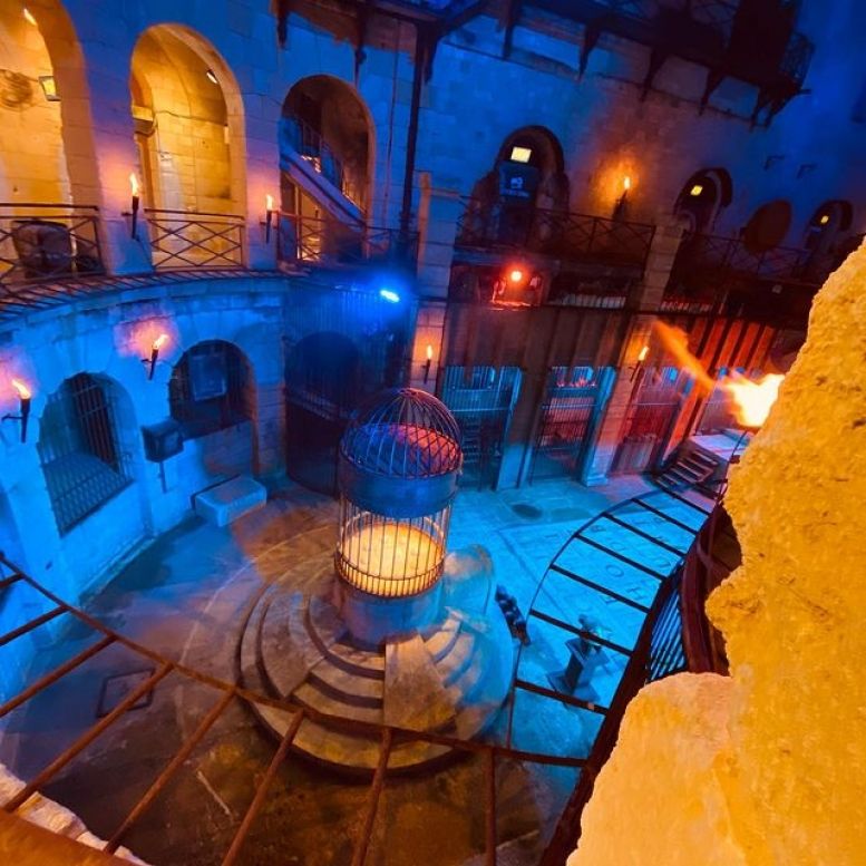 La salle du trésor de nuit