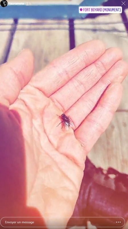 Une mouche entre les mains de Lady Boo