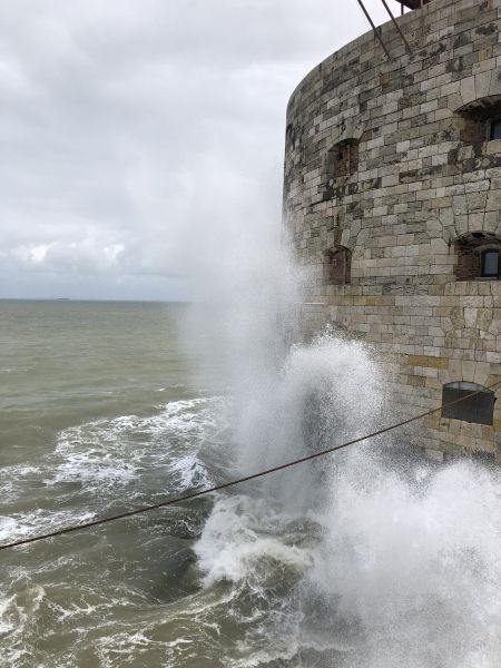 Tempête sur le fort