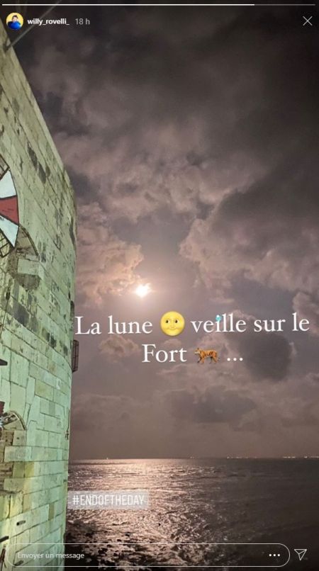 La lune veille sur le fort