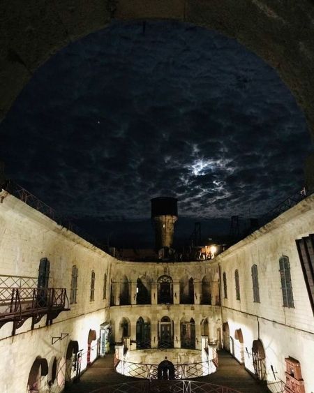 La nuit sur le fort