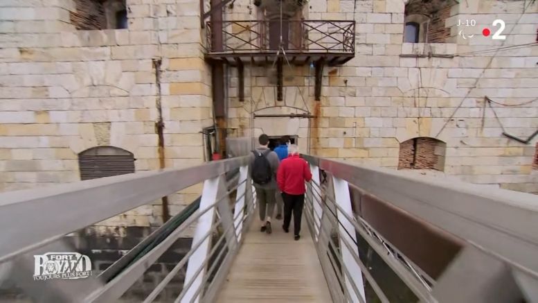 La passerelle de la plateforme