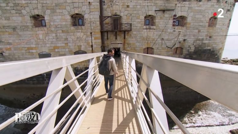 La passerelle de la plateforme