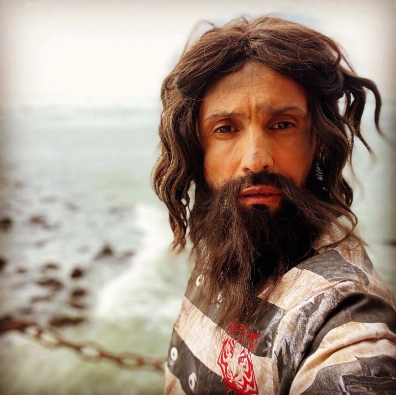 Willy dans sa tenue de prisonnier
