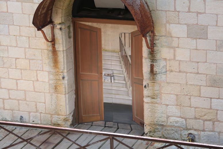 La porte de la Salle des illusions