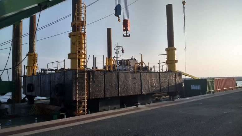 La plateforme en plein démontage à la Palice