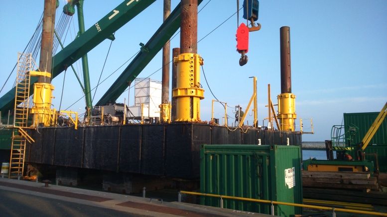 Le démontage de la plateforme a lieu sur une barge