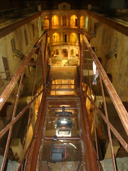 La cour du fort vue du sautoir du saut à l’élastique