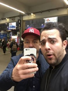 Week-end d'Elliot :
Ça y est c'est parti !!! On est à la gare avec Bruno direction Fort Boyard !!!!!!! Merci encore d'avoir voté pour moi ! Je suis chaud !!! Je vais vous faire honneur.... Enfin j'espère ;)))