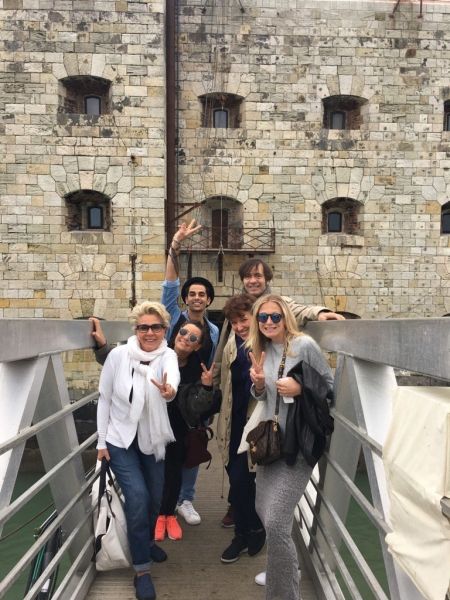 Nous voilà! #FortBoyard le team pour @lerefuge !