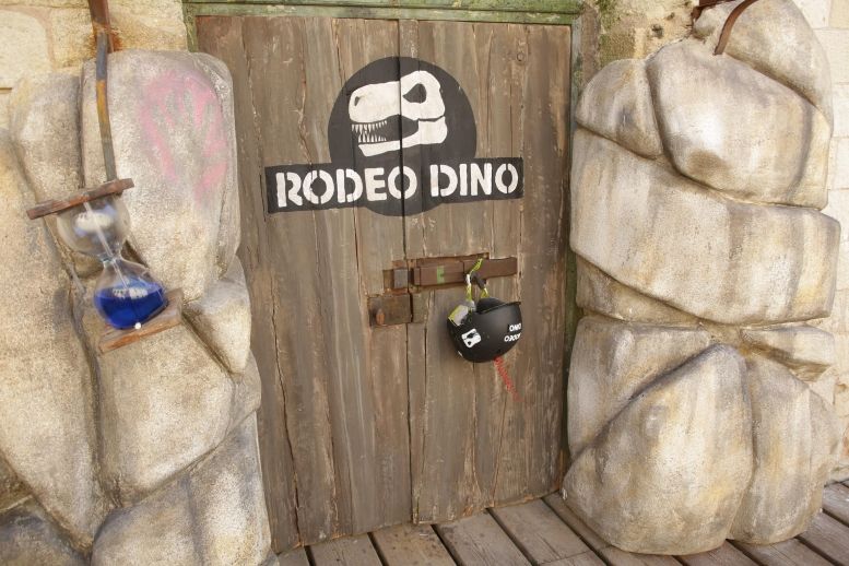 La porte du Rodéo Dino