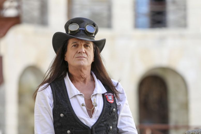 Narcisse Lalanne professeur de la Boyard Academy depuis 3 ans.