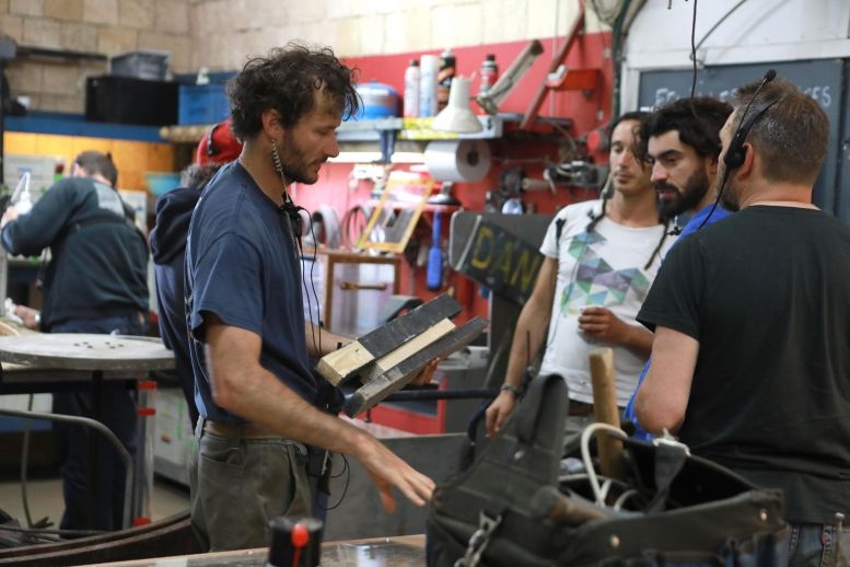 En cellule 011, certaines épreuves sont modifiées dans les ateliers.