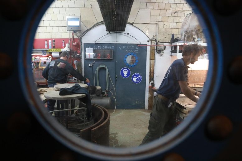 En cellule 011, certaines épreuves sont modifiées dans les ateliers.