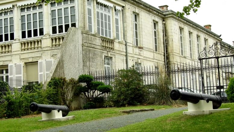 Un des bâtiments de l'ancien Arsenal Royal.