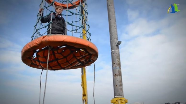 La plateforme extérieure et sa passerelle.