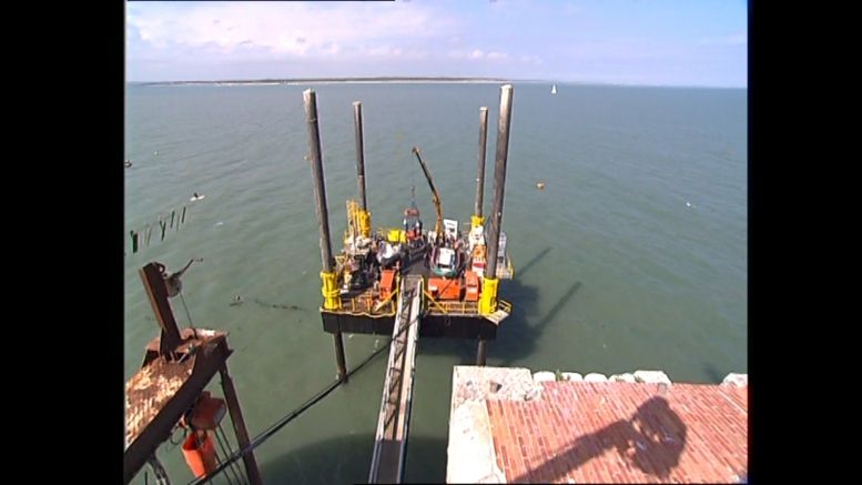 La plateforme extérieure et sa passerelle en 2004