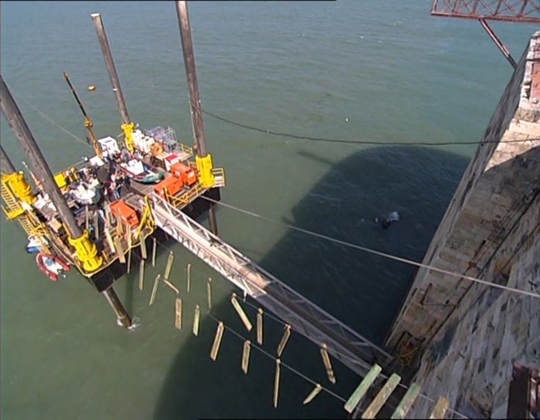 La plateforme extérieure et sa passerelle en 2004