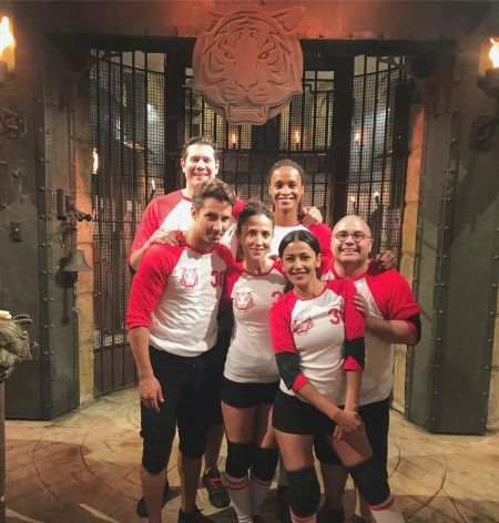 My super team de #fortboyard avec un capitaine en or @jeremyferrarioff ???????????? @karimacharni @parisivincent @riouyoann @allisonpineau #handicap2000
Tellement de partage, de soutien et de #goodvibes ??????
Merci à toute l’équipe