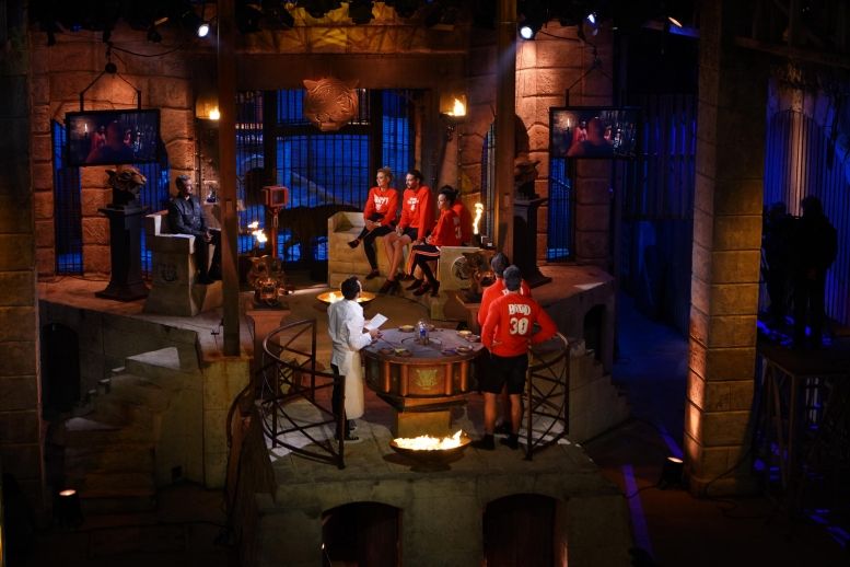 L'équipe 1 sur le plateau de l'émission de deuxième partie de soirée.