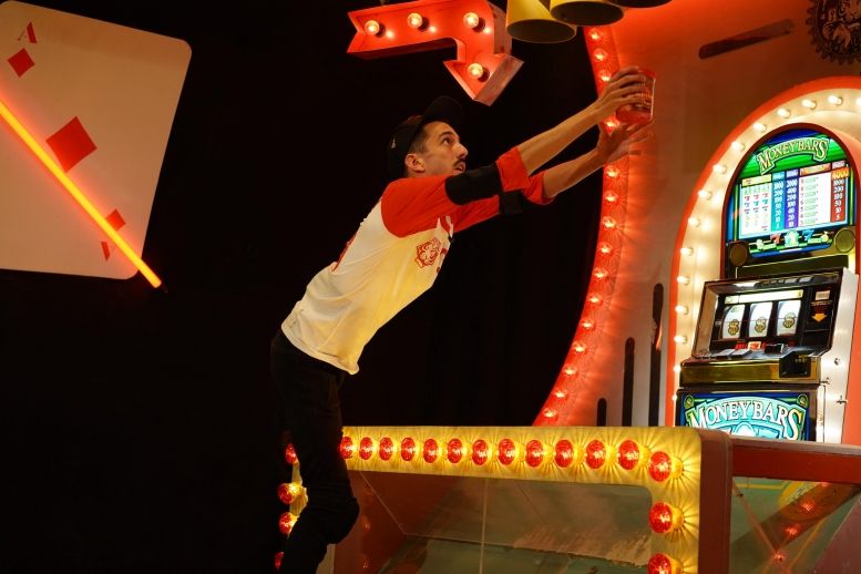 Bigflo dans la cellule du Casino Mégajackpot