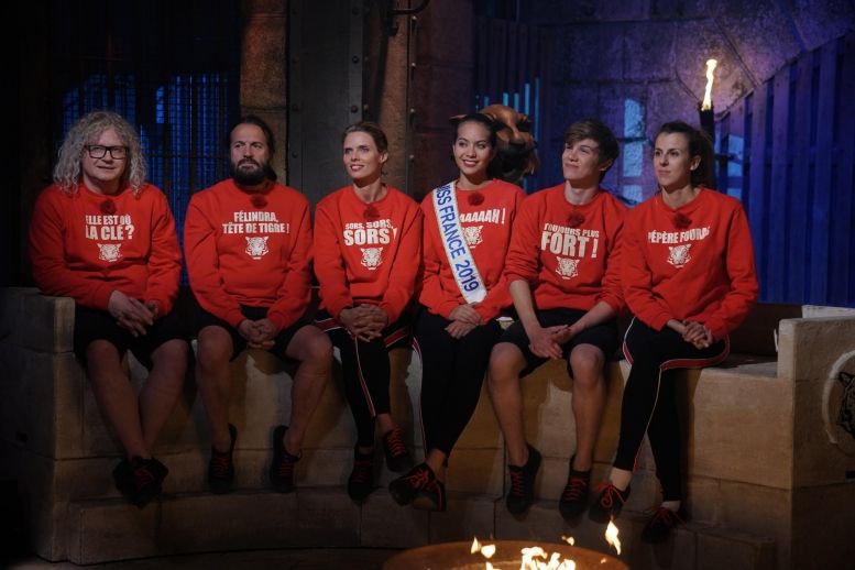 L'équipe de Miss France sur le décor de l'After