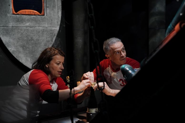 Cécile Duflot et Samuel Etienne face au Roi du Silence