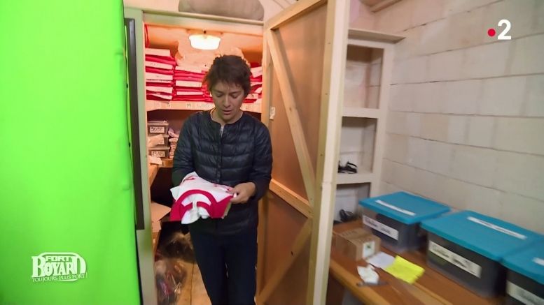 La cellule fond vert sert de stockage aux costumes des candidats (cellule 117)