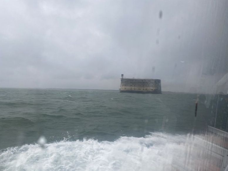 Répétitions Fort Boyard J2. Bonne journée à tous!  #FortBoyard #Boyardsaison31 
@Alpfr
 
@France2tv