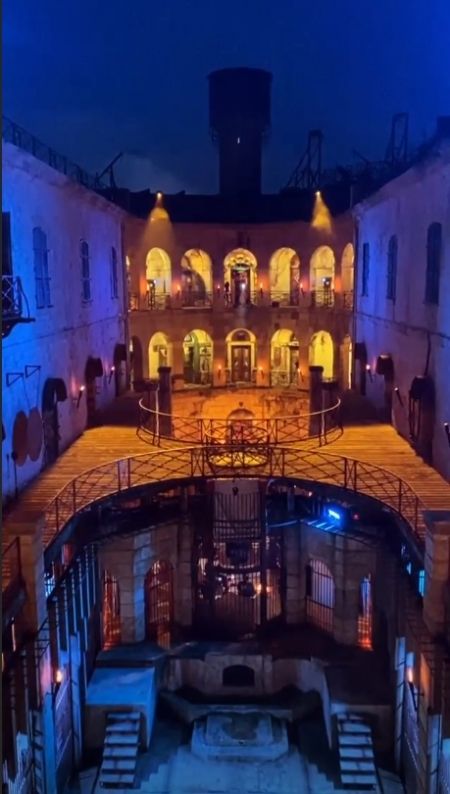 Une tête de tigre du proscenium