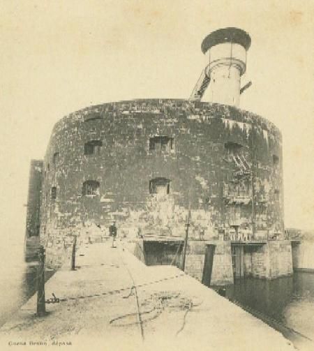 Le carrelet et la vigie vus du port