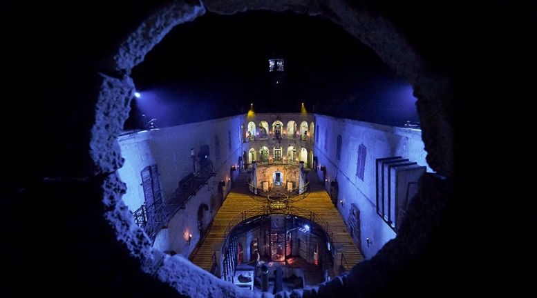 Le fort vu de nuit depuis l'horloge