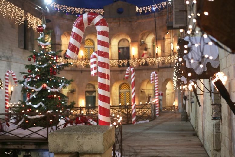 Le fort décoré pour les fêtes de fin d\'année