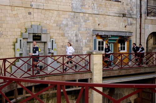 FORT BOYARD 2026
EQUIPE A - SPA + TOUT LE MONDE CONTRE LE
CANCER
FORT BOYARD 2026
Equipe A: Keen V, Jonathan Jenvrin, Soso Maness, Arie Elmaleh, Alize
Cornet, Eva Garcia
Genre :
DIVERTISSEMENT/JEU