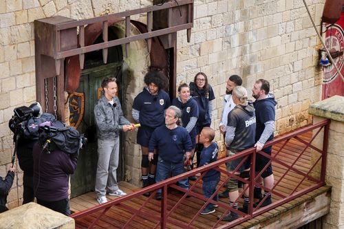 FORT BOYARD 2026
EQUIPE E - LES PTITS COEURS + HUNTINGTON
FRANCE
FORT BOYARD 2026
Equipe E: Emmanuel Petit, Moguiz, Ana Godefroy, Gwendal
Marimoutou, Priscilla Betti, Theo Voyer
Genre :
DIVERTISSEMENT/JEU