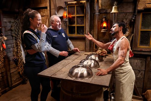 FORT BOYARD 2026
EQUIPE B - LES BONNES FEES
Cyril Feraud et Hinaupoko Deveze, Miss France 2026
FORT BOYARD 2026
Equipe B: Hinaupoko Deveze, Camille Cerf, Mahaut Drama, Philippe
Risoli, Baghera Jones, Laila El Amari
Genre :
DIVERTISSEMENT/JEU