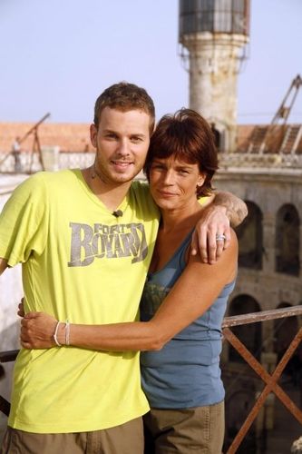 M Pokora et Stéphanie de Monaco sur la terrasse du fort