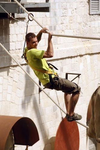 M Pokora dans le duel du Pont de Singe
