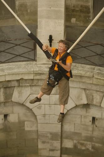 Marthe Villalonge a fait le saut à l'élastique
