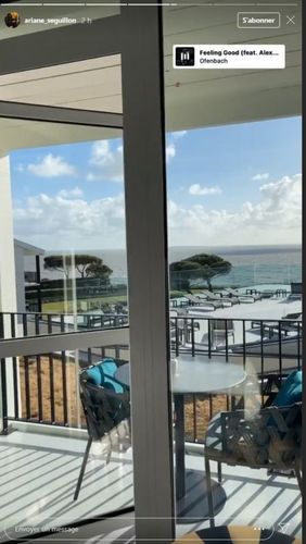 Ariane Seguillon est arrivée à l'hôtel