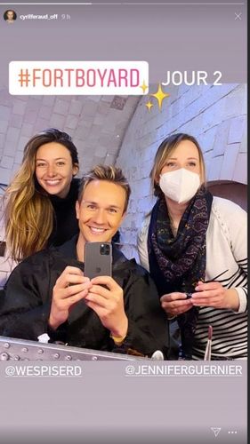 Scéance maquillage pour Cyril Gossbo