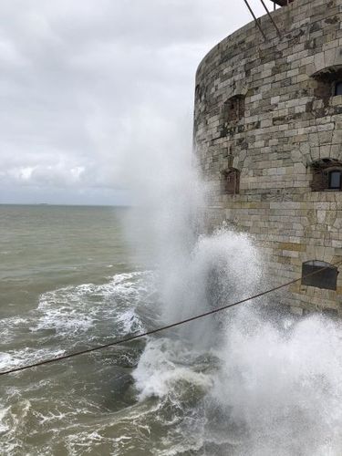 Tempête sur le fort