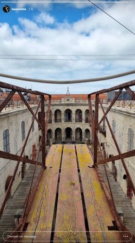 Le plongeoir du saut intérieur