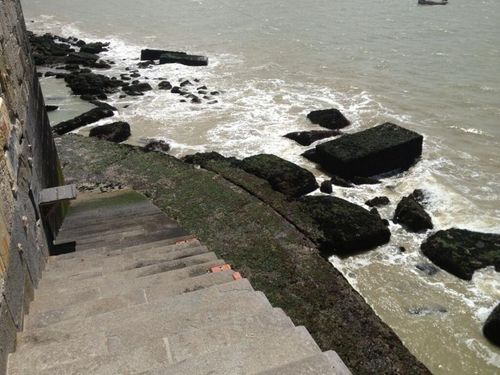 Un Fort... Sur un boyard... A marée basse...