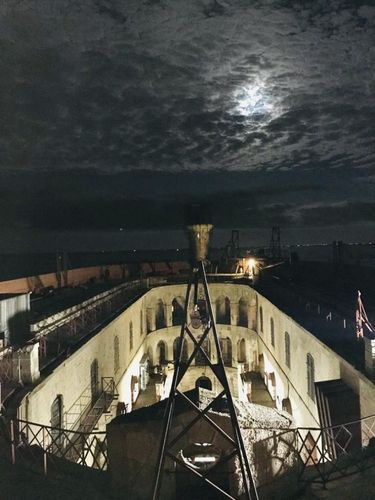 Le fort de nuit